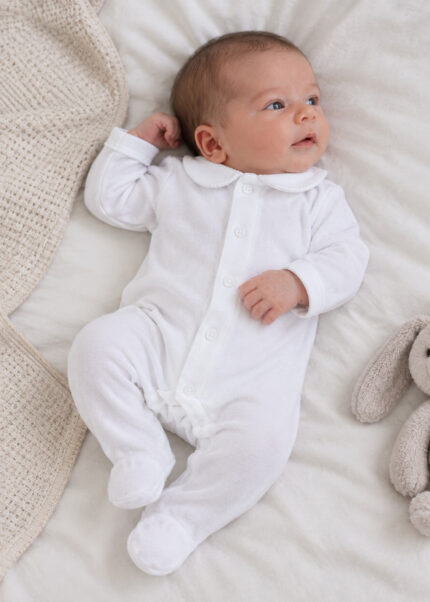 Babygrow Aveludado Branco com Botões Babylai